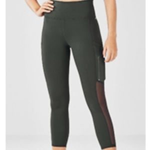 RARE COLOR Mila High-Waisted Pocket Capri